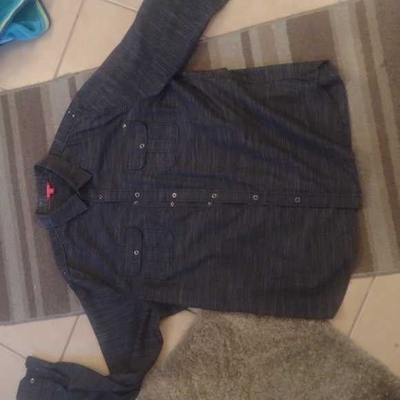 Guess button up - Picture 1 of 4